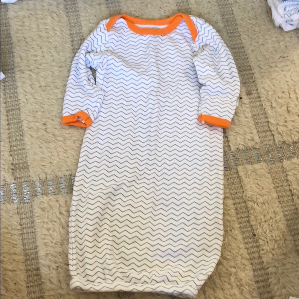 Luvable friends 0-6M nightgown - chevron pattern